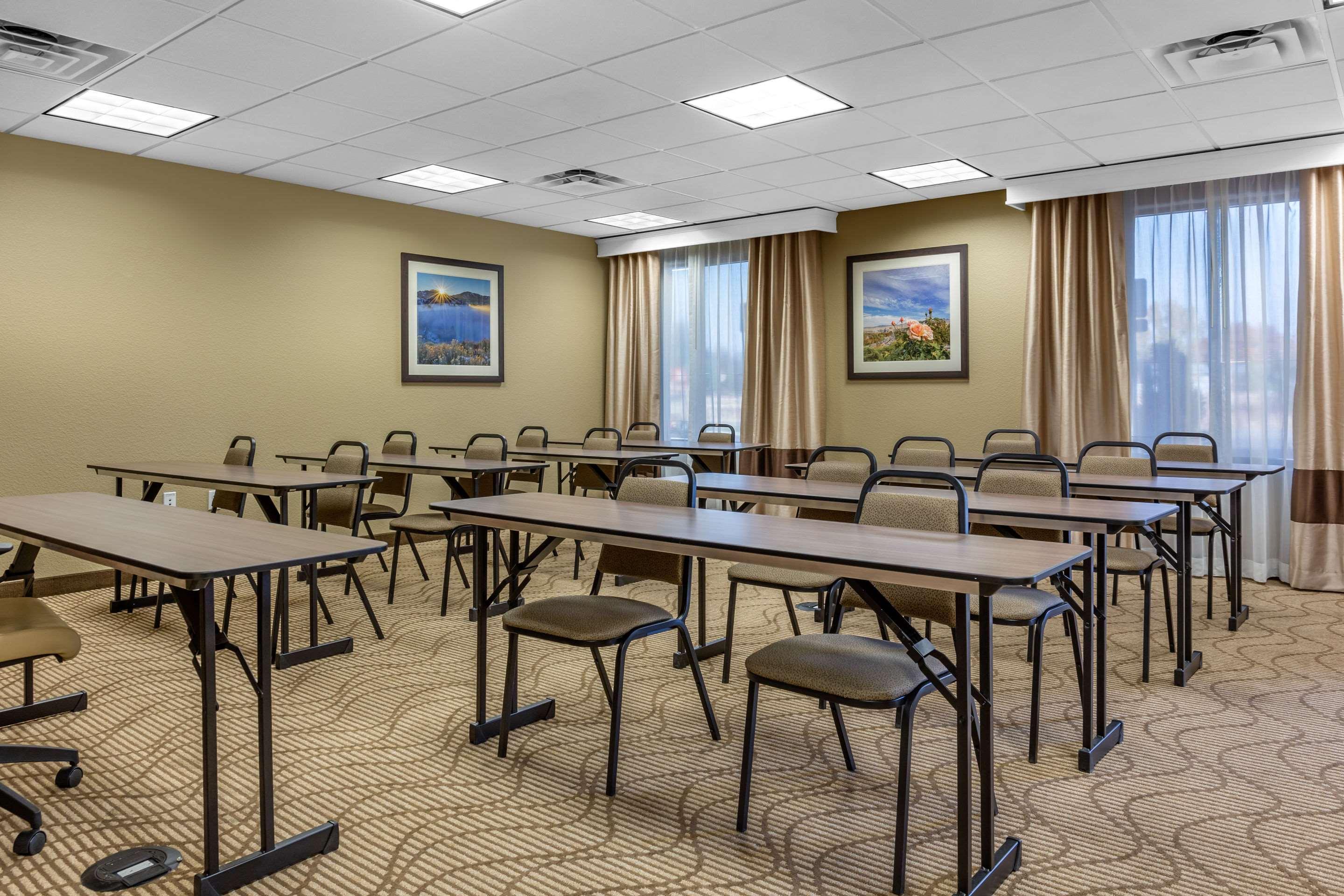 Comfort Inn & Suites Boise Airport Exterior photo