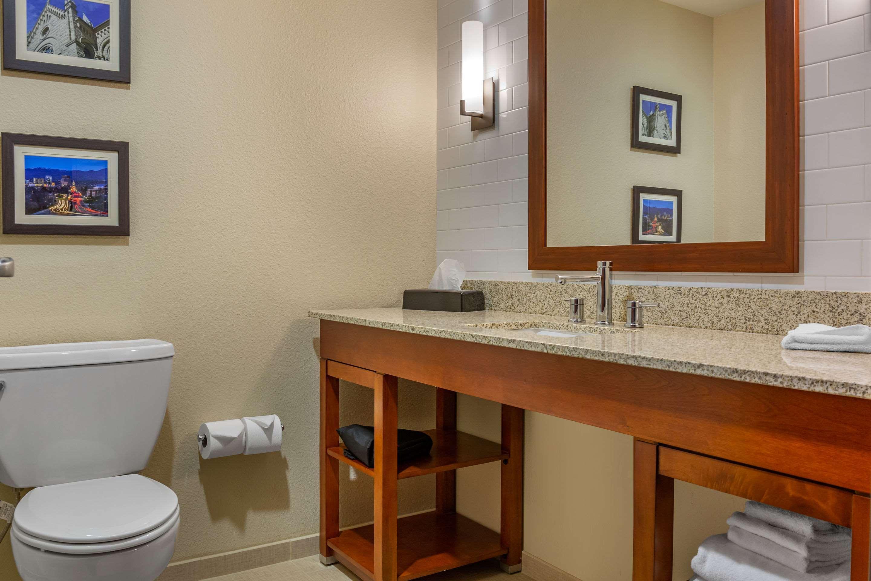 Comfort Inn & Suites Boise Airport Exterior photo